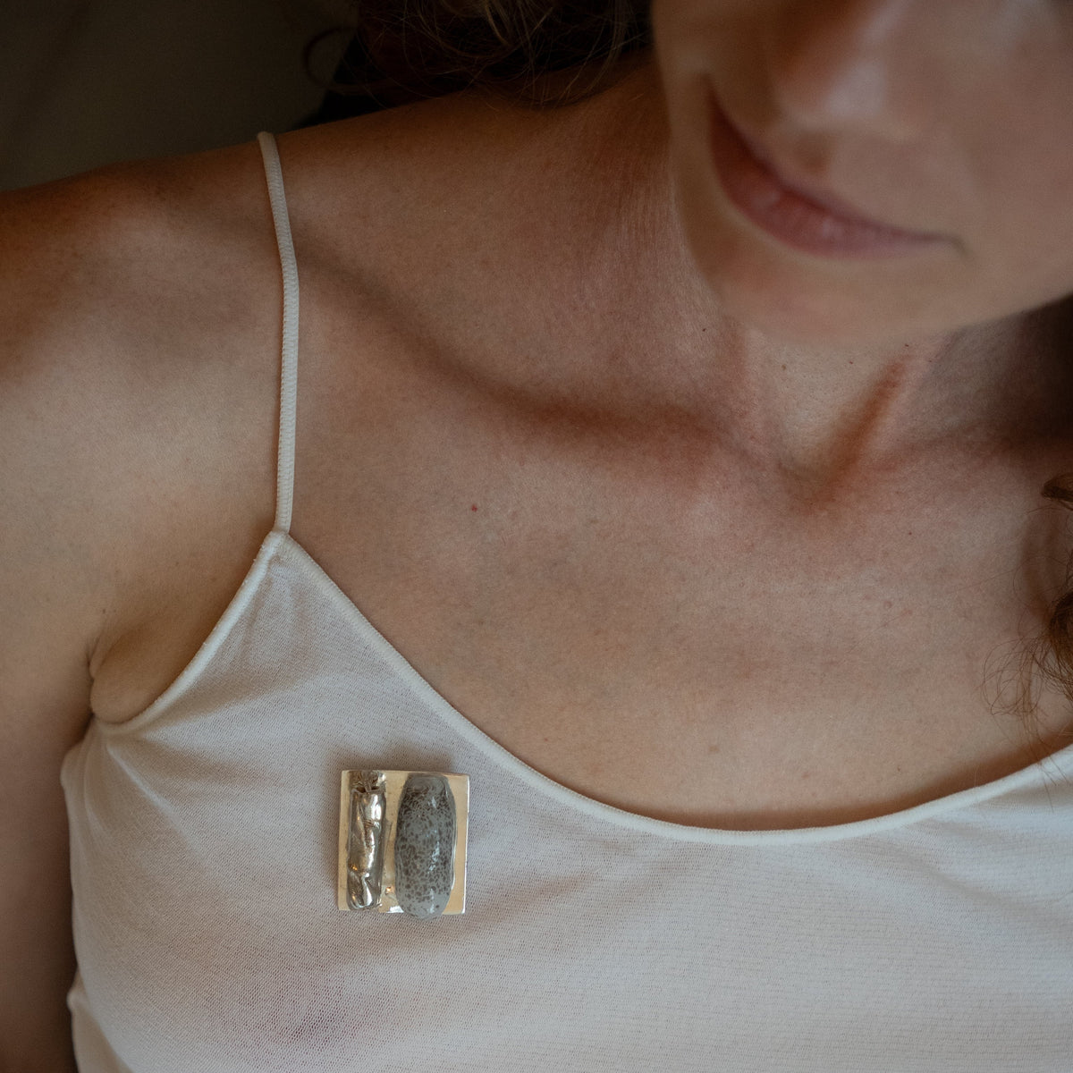 Close-up of the Grape sculptural brooch in textured sterling silver and blown glass by Aguamarga Studio x House of VV